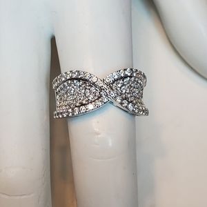 Beautiful design 14K white gold diamond ring